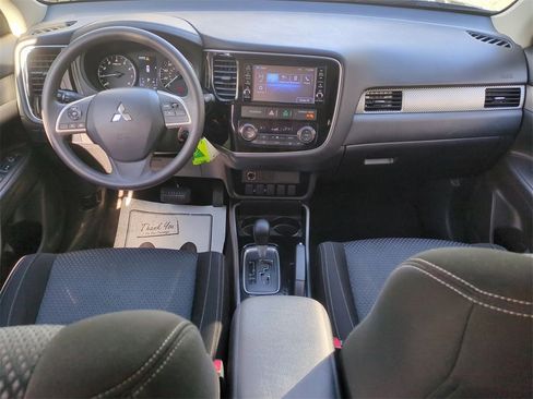 Used 2018 Mitsubishi Outlander ES image 22
