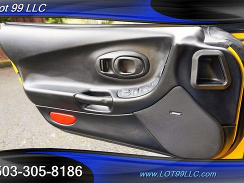 Used 2001 Chevrolet Corvette Convertible w/ Preferred Equipment Group2 RWD image 27