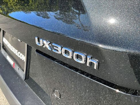 New 2026 Lexus UX 300h FWD image 8