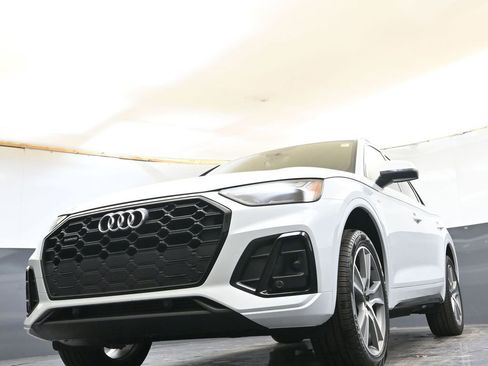 Certified 2025 Audi Q5 2.0T Premium w/ Convenience Plus Package image 29