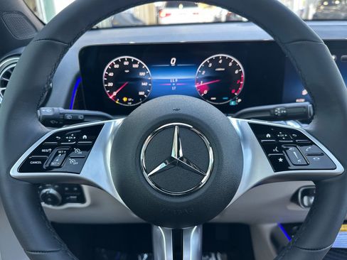 New 2025 Mercedes-Benz GLB 250 4MATIC image 23