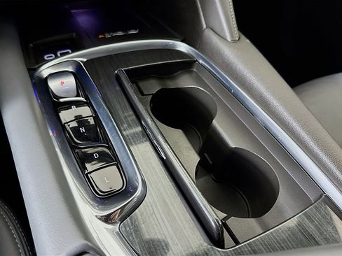 Used 2023 Buick Enclave Essence image 16