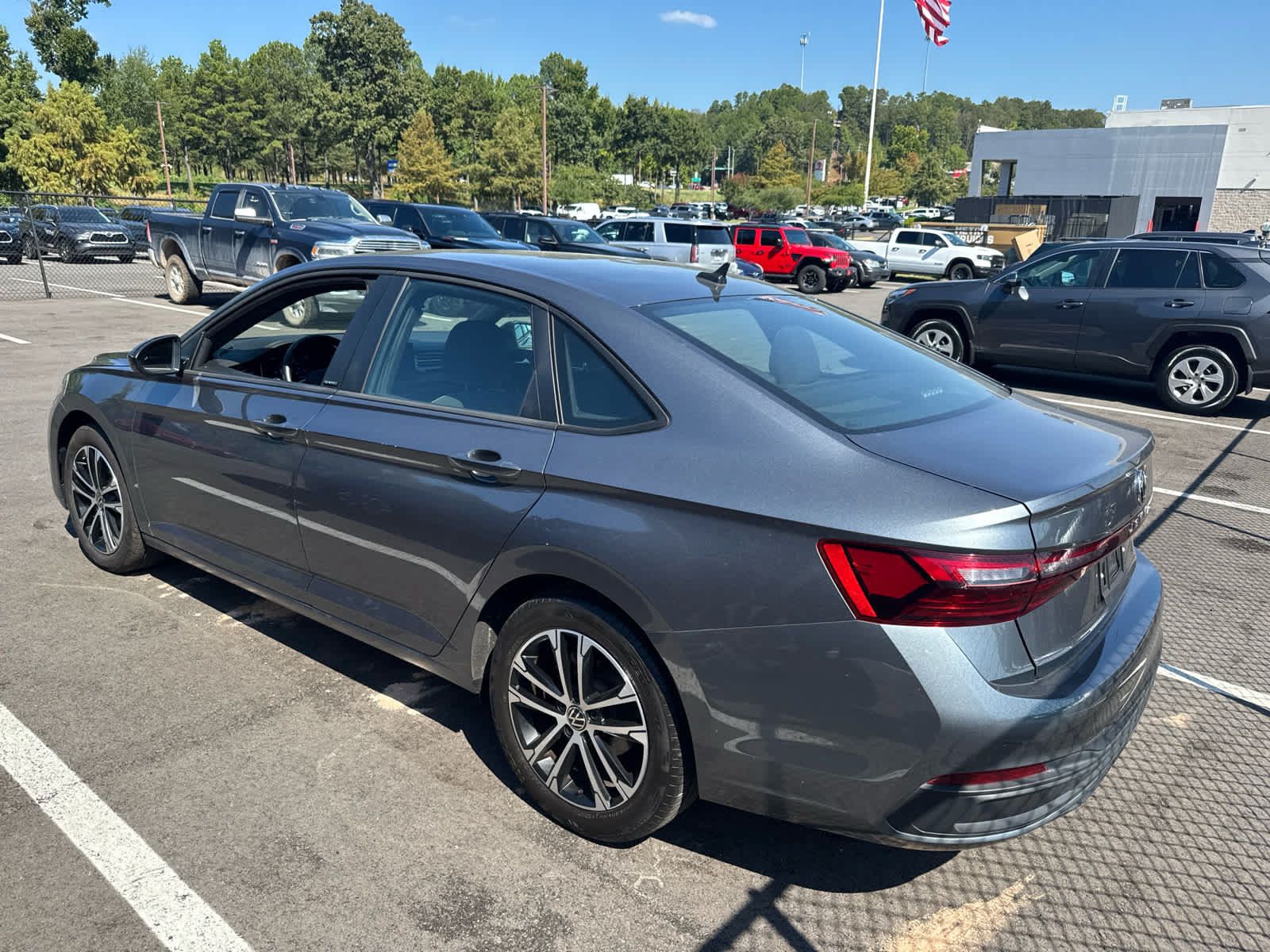 Used 2025 Volkswagen Jetta Sport FWD image 3
