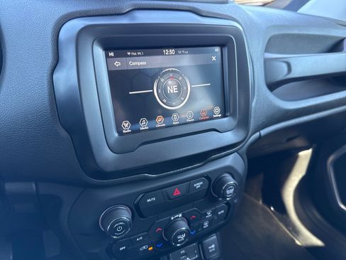 Used 2019 Jeep Renegade Latitude image 20