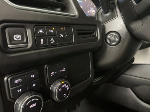 Used 2023 Chevrolet Suburban Premier AWD/4WD image 31