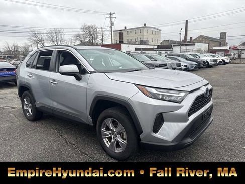Used 2022 Toyota RAV4 XLE image 2