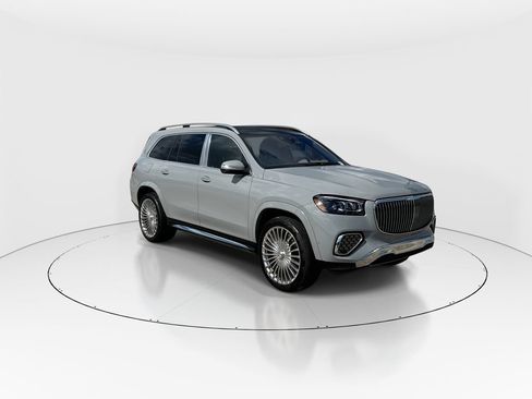 Used 2024 Mercedes-Benz Maybach GLS 600 4MATIC image 2
