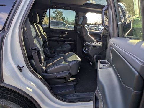 New 2025 Ford Expedition Platinum w/ Stealth Appearance Package image 33