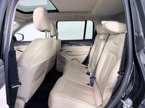 Used 2022 Jeep Grand Cherokee Limited image 23