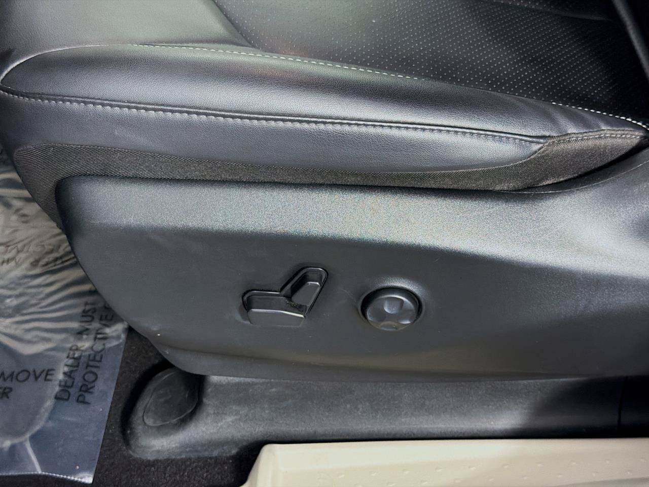Used 2024 Chrysler Pacifica Limited FWD image 38