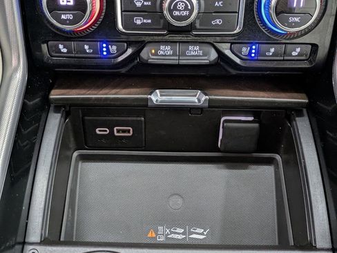 Used 2021 GMC Yukon Denali w/ Denali Premium Package image 8