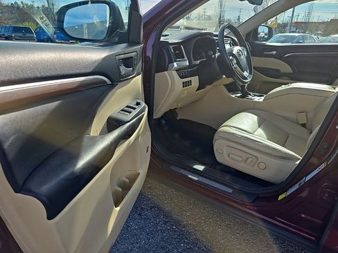 Used 2016 Toyota Highlander Limited Platinum image 10