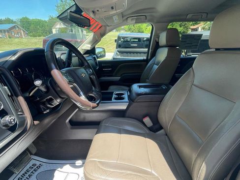 Used 2017 Chevrolet Silverado 1500 LTZ Z71 w/ LTZ Plus Package AWD/4WD image 18
