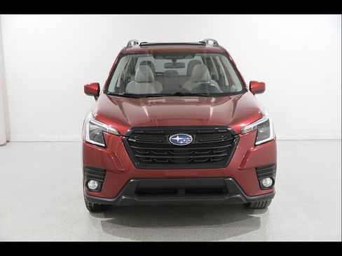 Used 2023 Subaru Forester Premium AWD/4WD image 2