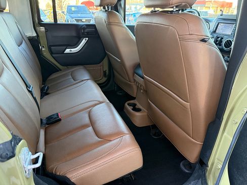 Used 2013 Jeep Wrangler Unlimited Rubicon w/ Max Tow Pkg image 23