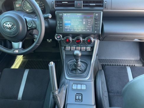 Used 2025 Toyota GR86 Premium w/ Performance Package image 14