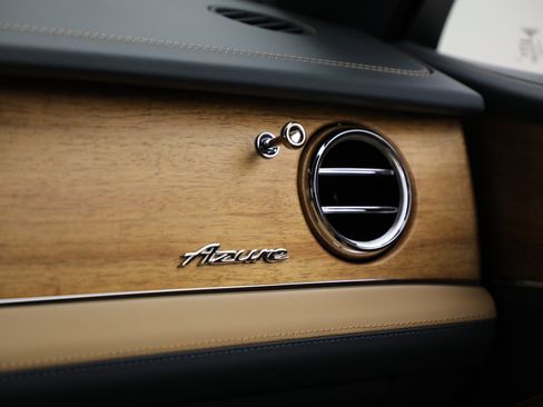 Certified 2025 Bentley Bentayga Extended Wheelbase AWD/4WD image 35