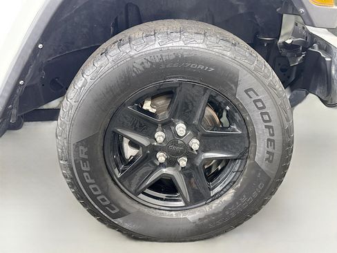 Used 2021 Jeep Gladiator Sport image 32