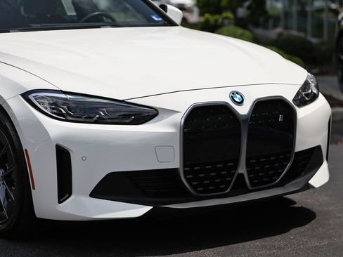 Used 2024 BMW i4 eDrive40 w/ Premium Package RWD image 2