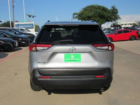 Used 2025 Toyota RAV4 LE image 7