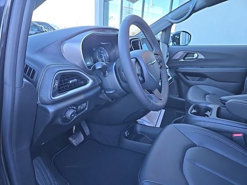 New 2026 Chrysler Pacifica Select w/ S Appearance Package image 36