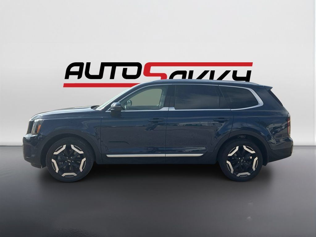 Used 2023 Kia Telluride EX w/ EX Captain's Chair Package FWD image 8