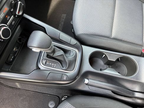 Used 2025 Kia Soul LX w/ LX Technology Package FWD image 34