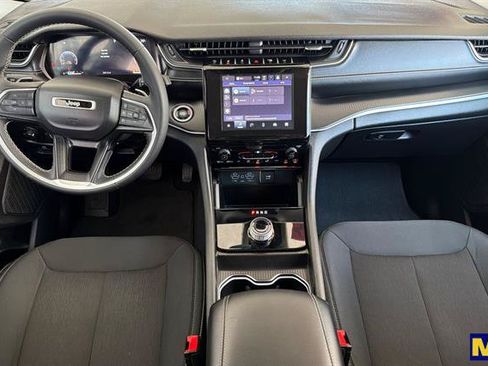 Used 2024 Jeep Grand Cherokee Laredo X RWD image 15