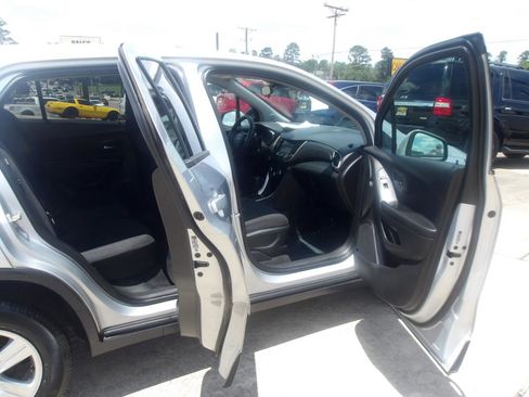 Used 2020 Chevrolet Trax LS w/ Tint and Cruise Package FWD image 6