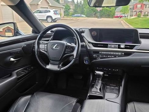 Used 2019 Lexus ES 300h w/ Accessory Package FWD image 9