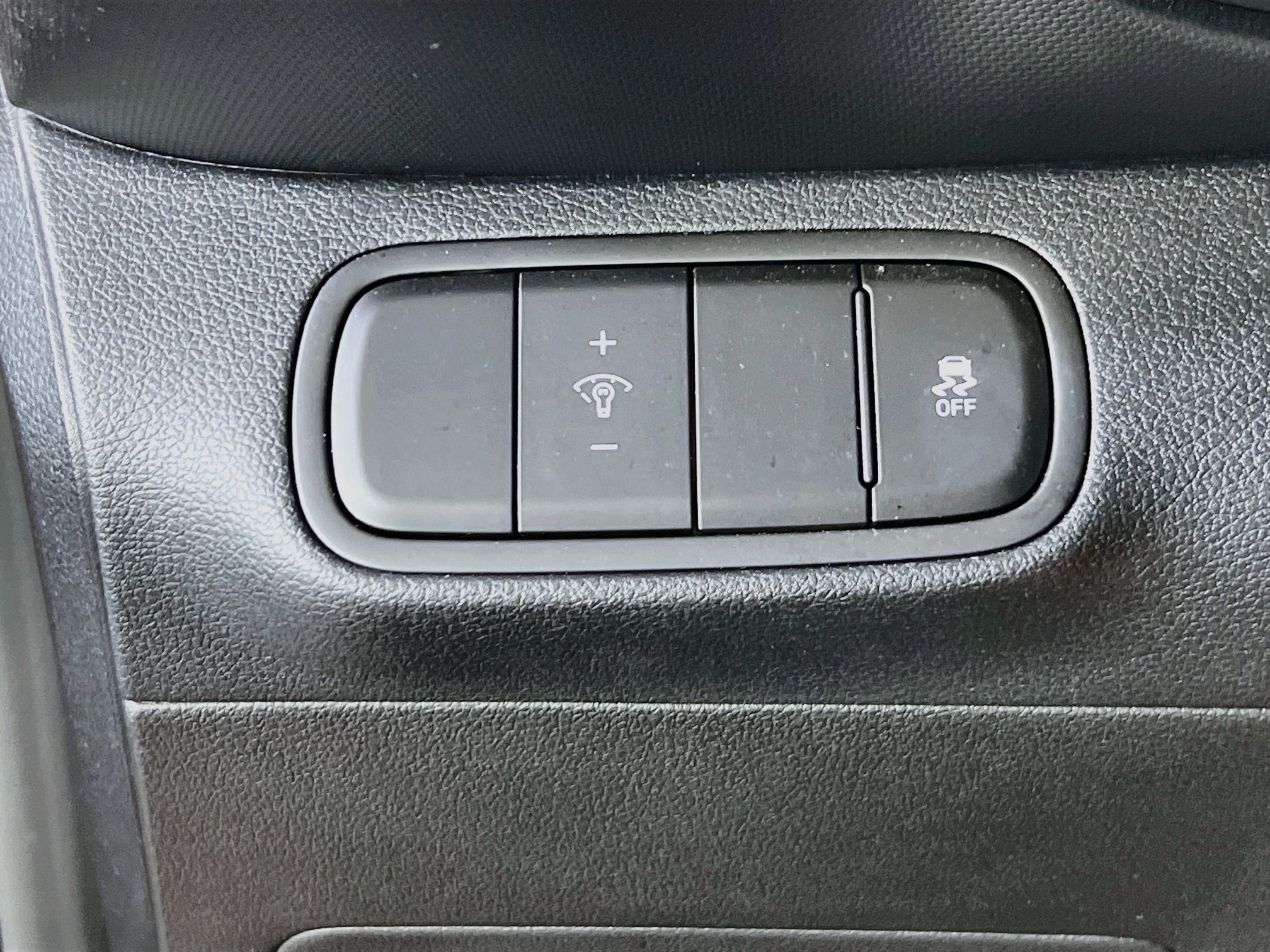 Used 2024 Hyundai Venue Limited FWD image 10