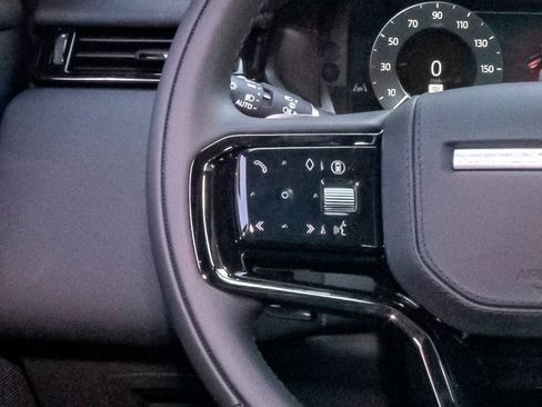 New 2026 Land Rover Range Rover Velar Dynamic SE image 15