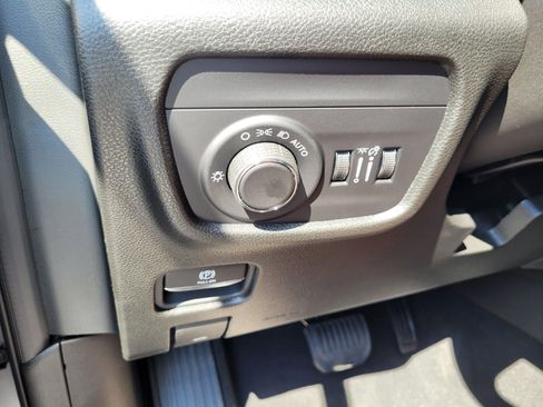 New 2025 Jeep Grand Cherokee Altitude image 25