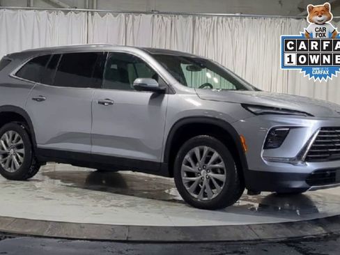 Used 2025 Buick Enclave Preferred image 2