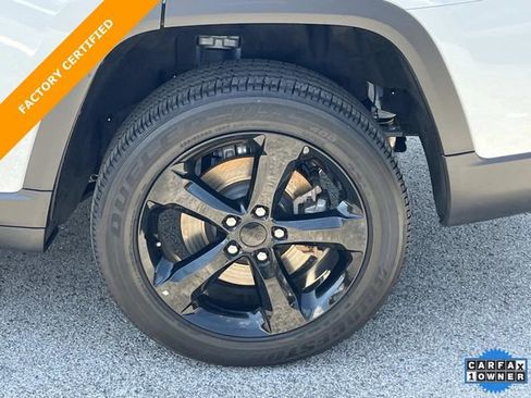 Certified 2024 Jeep Grand Cherokee L Altitude AWD/4WD image 12