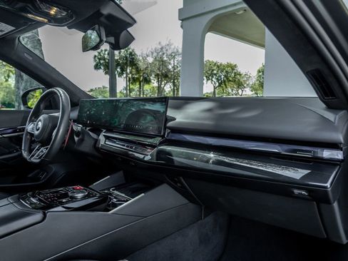 Used 2025 BMW M5 Touring image 28