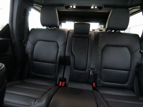 New 2025 Ford Bronco Outer Banks w/ Sasquatch Package image 30