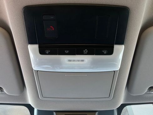 Used 2025 Nissan Rogue SV FWD image 17