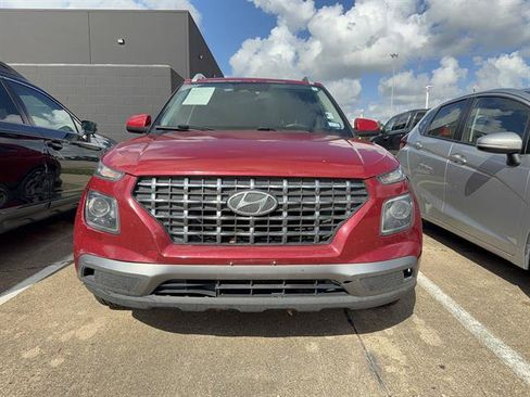 Used 2023 Hyundai Venue SEL FWD image 2