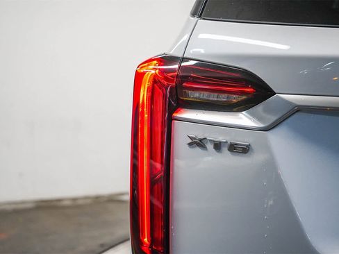 Used 2020 Cadillac XT6 Premium Luxury image 11