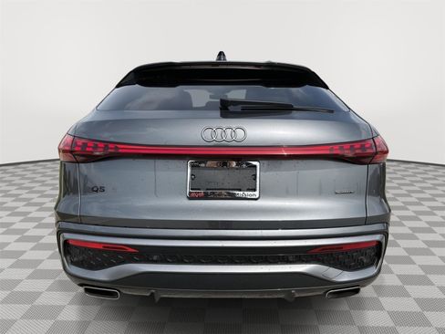 Used 2025 Audi Q5 Premium Plus w/ Premium Plus AWD/4WD image 4