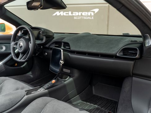 Used 2026 McLaren Artura Spider RWD image 17