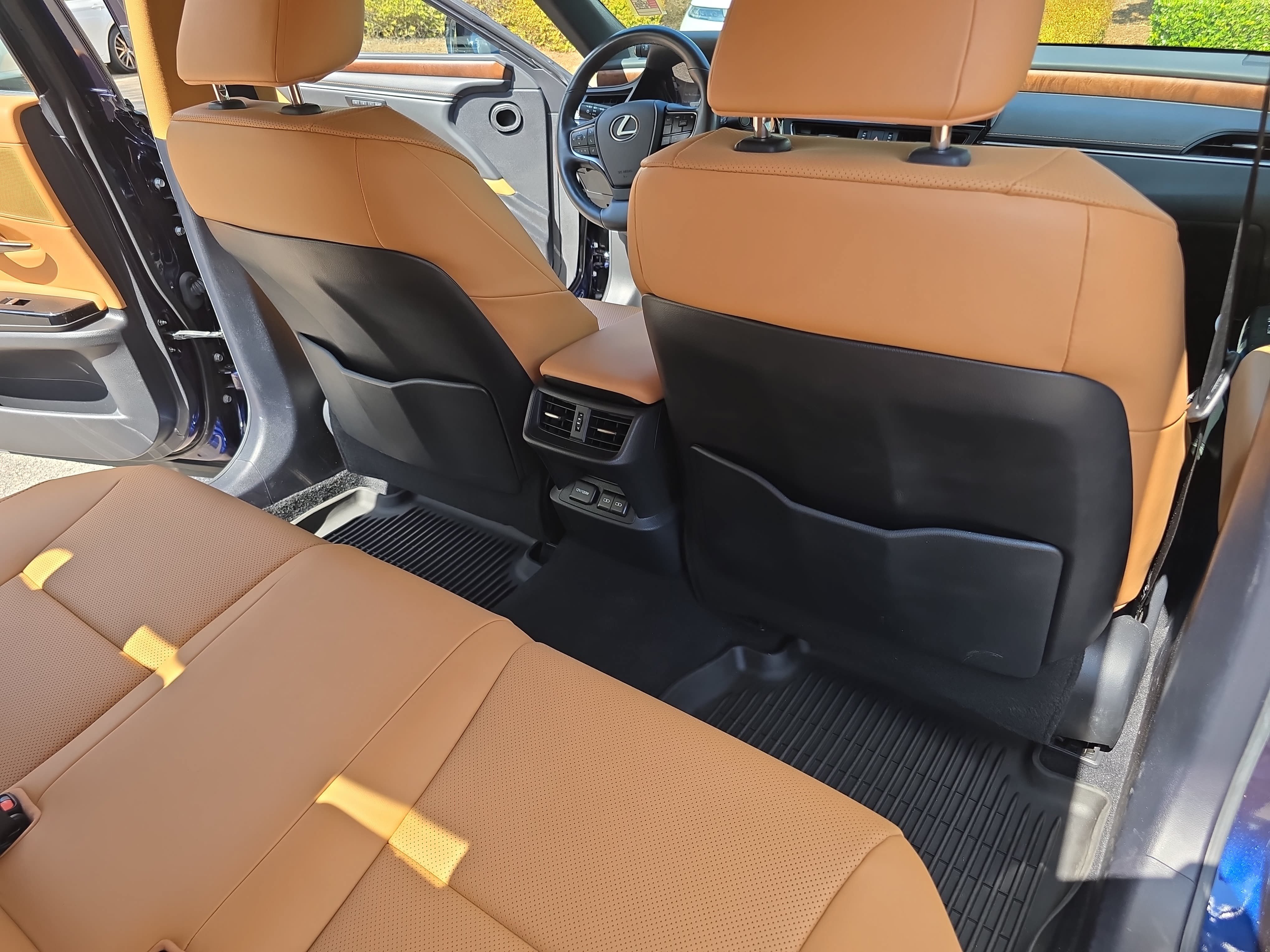 Used 2025 Lexus ES 350 w/ Premium Package FWD image 11
