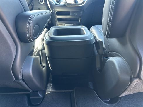 New 2026 Chrysler Pacifica Select image 52