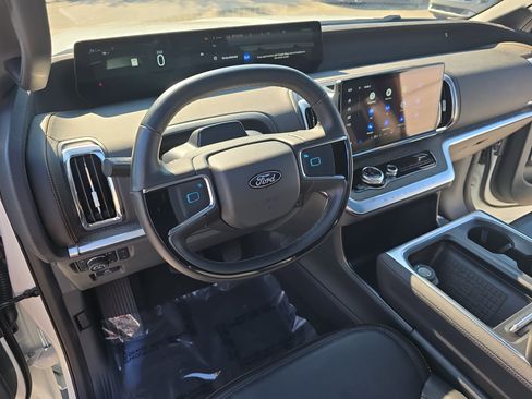 Used 2025 Ford Expedition Tremor AWD/4WD image 18