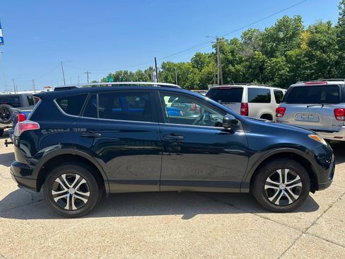 Used 2018 Toyota RAV4 LE FWD image 8