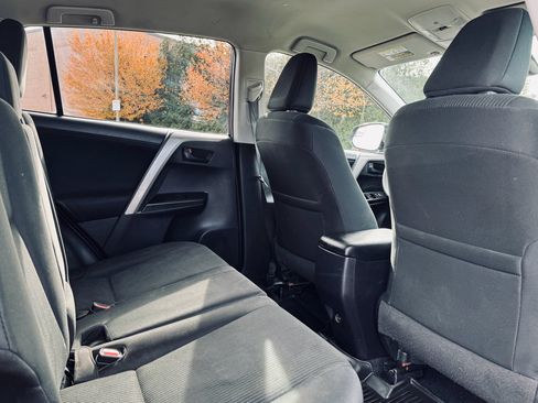 Used 2018 Toyota RAV4 LE image 24