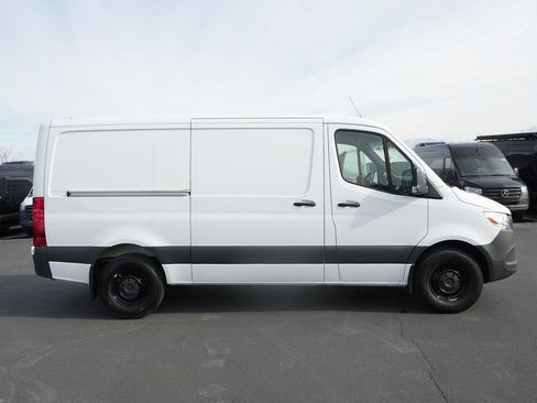 Used 2025 Mercedes-Benz Sprinter 2500 image 5