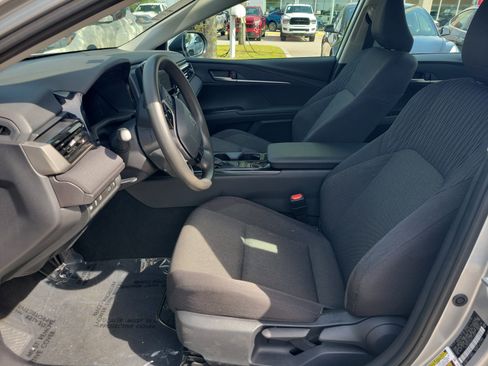 Used 2025 Toyota Camry LE image 12