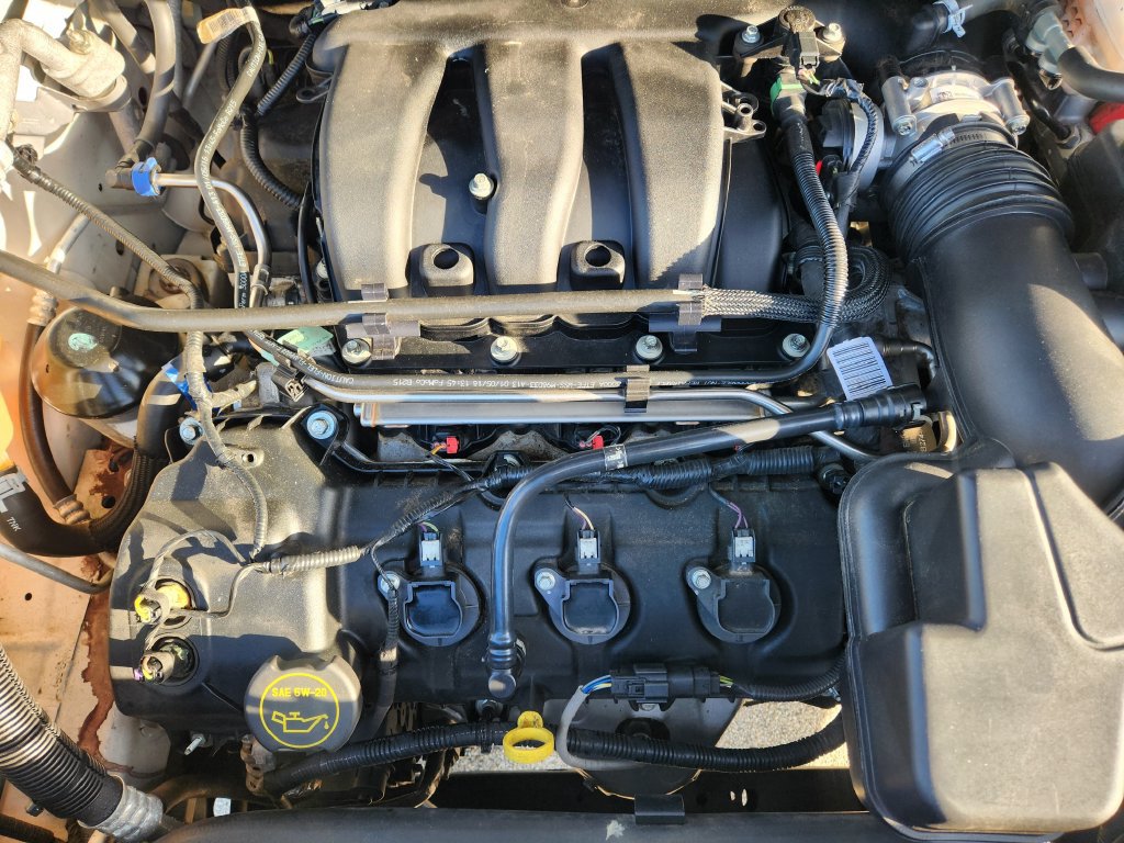 Used 2018 Ford Explorer XLT w/ Equipment Group 202A FWD image 25